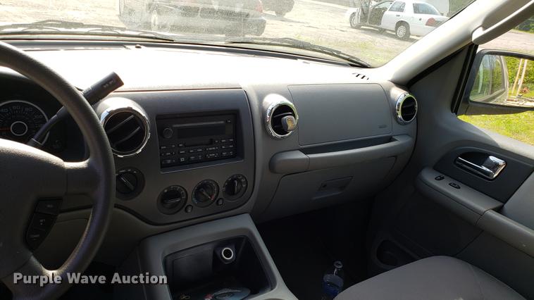 image for item EN9965 2005 Ford Expedition SUV