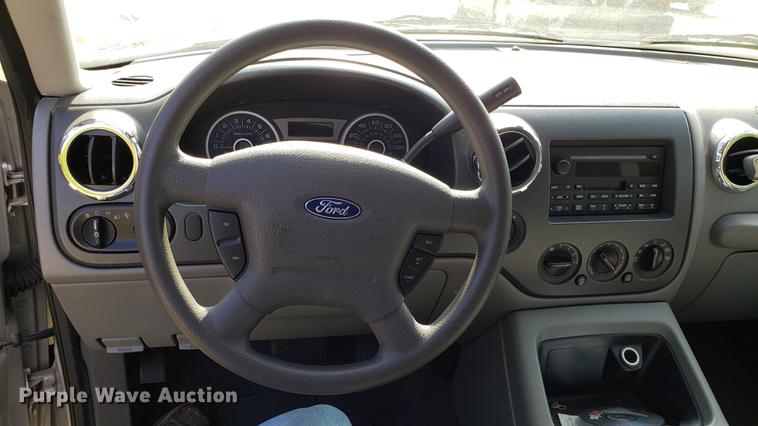 image for item EN9965 2005 Ford Expedition SUV