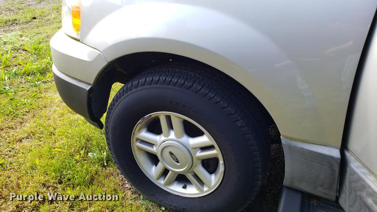 image for item EN9965 2005 Ford Expedition SUV