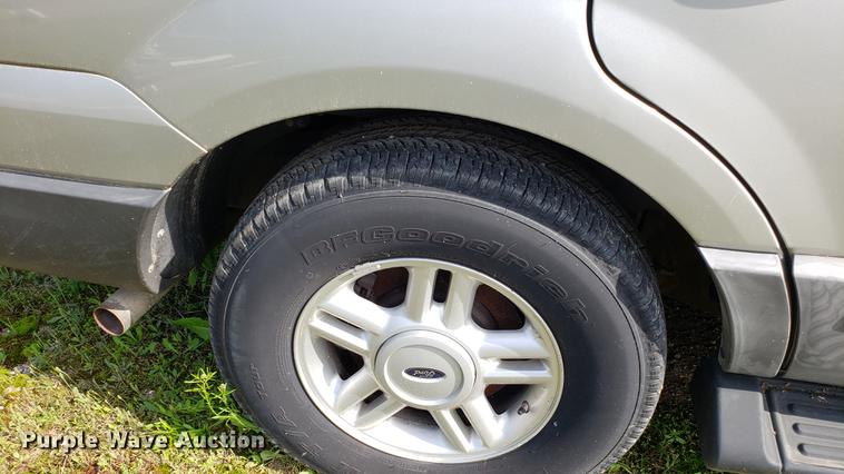image for item EN9965 2005 Ford Expedition SUV