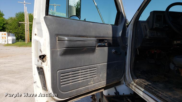 image for item EN9966 2002 GMC C8500 dump truck