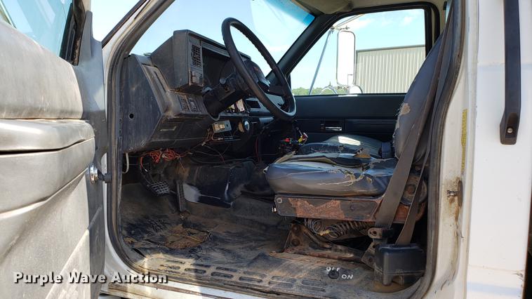 image for item EN9966 2002 GMC C8500 dump truck