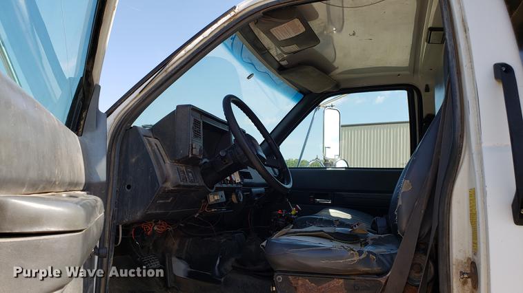 image for item EN9966 2002 GMC C8500 dump truck