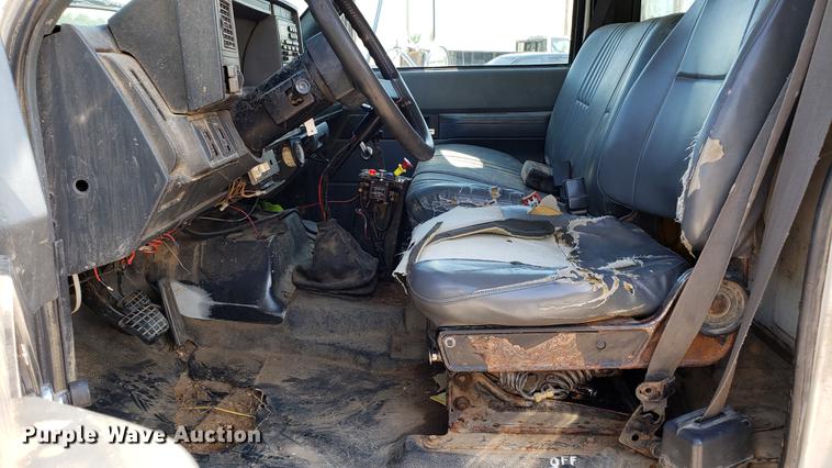 image for item EN9966 2002 GMC C8500 dump truck