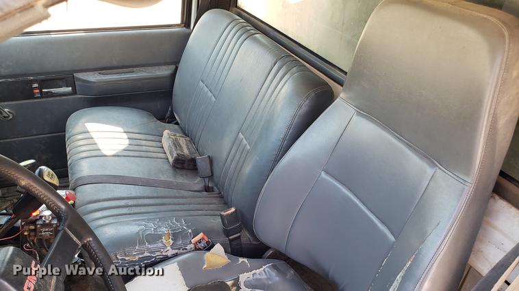 image for item EN9966 2002 GMC C8500 dump truck