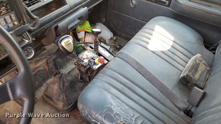 image for item EN9966 2002 GMC C8500 dump truck