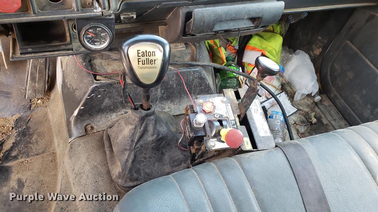 image for item EN9966 2002 GMC C8500 dump truck