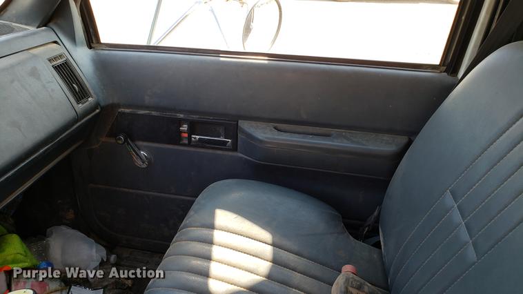 image for item EN9966 2002 GMC C8500 dump truck