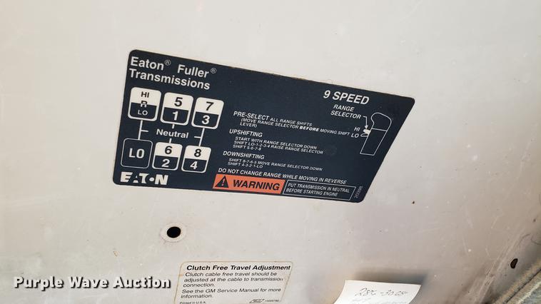 image for item EN9966 2002 GMC C8500 dump truck