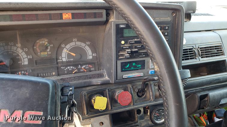 image for item EN9966 2002 GMC C8500 dump truck