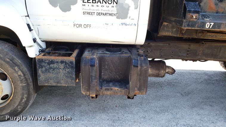 image for item EN9966 2002 GMC C8500 dump truck