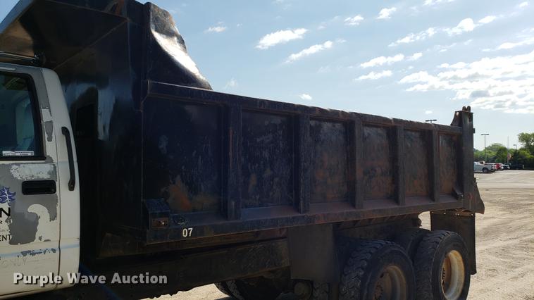 image for item EN9966 2002 GMC C8500 dump truck