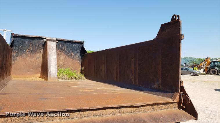 image for item EN9966 2002 GMC C8500 dump truck