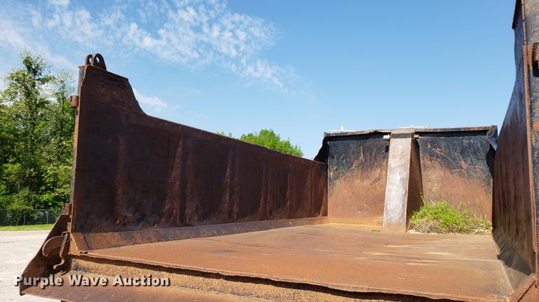 image for item EN9966 2002 GMC C8500 dump truck