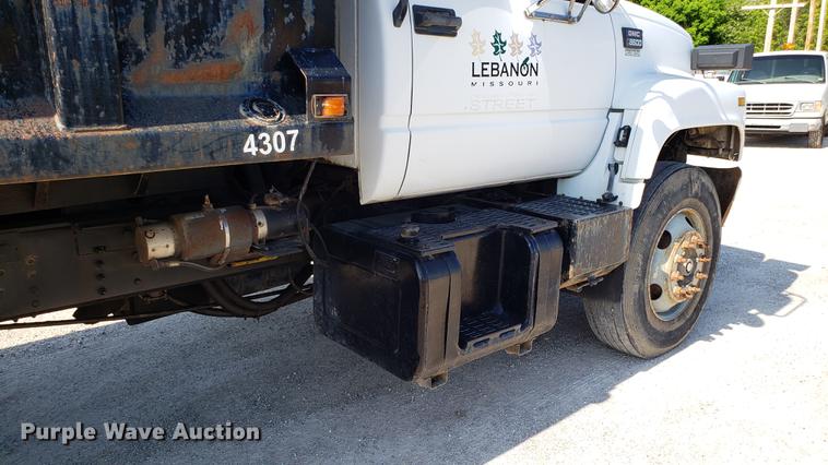 image for item EN9966 2002 GMC C8500 dump truck