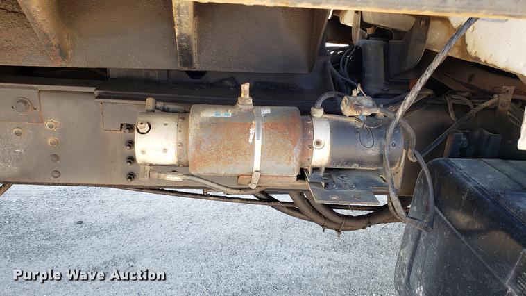 image for item EN9966 2002 GMC C8500 dump truck