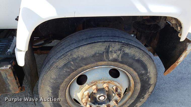 image for item EN9966 2002 GMC C8500 dump truck