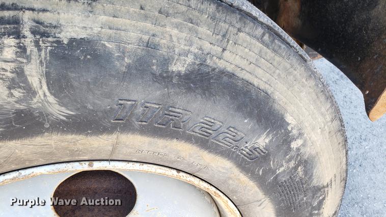 image for item EN9966 2002 GMC C8500 dump truck