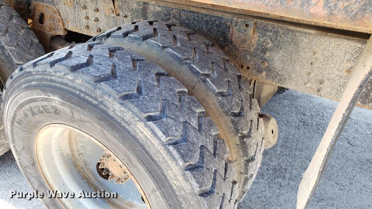 image for item EN9966 2002 GMC C8500 dump truck