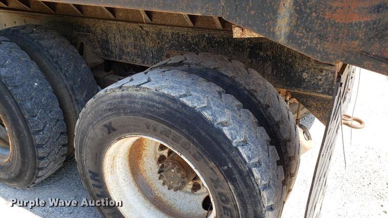 image for item EN9966 2002 GMC C8500 dump truck