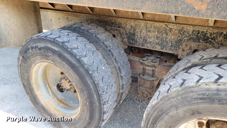 image for item EN9966 2002 GMC C8500 dump truck