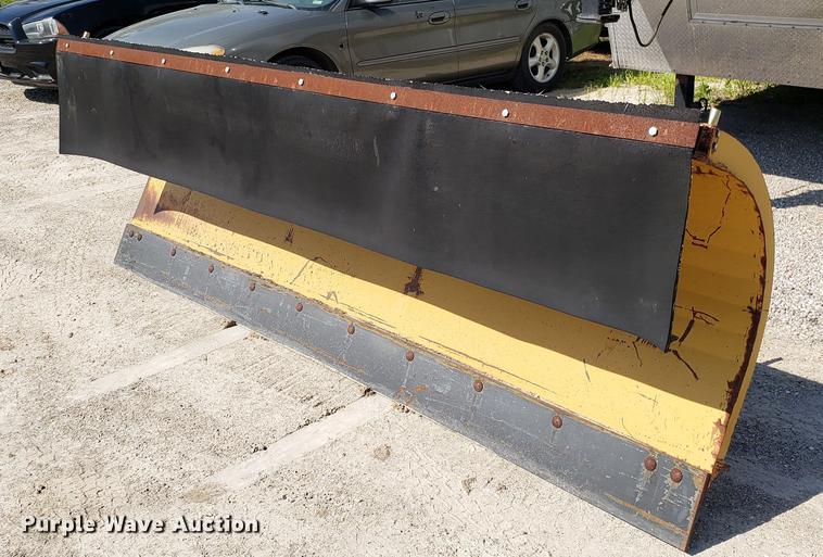 image for item EN9966 2002 GMC C8500 dump truck