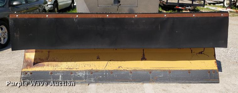 image for item EN9966 2002 GMC C8500 dump truck