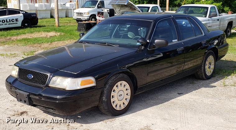 image for item EN9967 2004 Ford Crown Victoria Police Interceptor