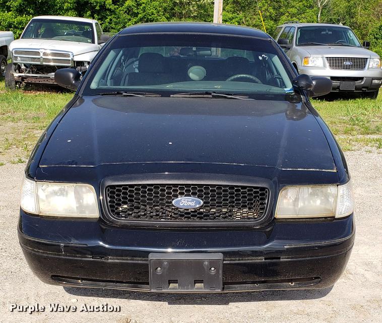 image for item EN9967 2004 Ford Crown Victoria Police Interceptor