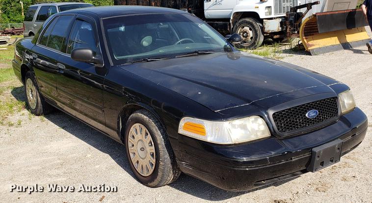 image for item EN9967 2004 Ford Crown Victoria Police Interceptor