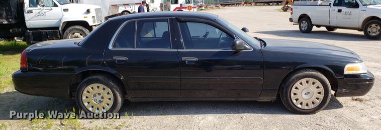 image for item EN9967 2004 Ford Crown Victoria Police Interceptor
