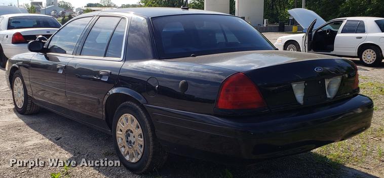 image for item EN9967 2004 Ford Crown Victoria Police Interceptor