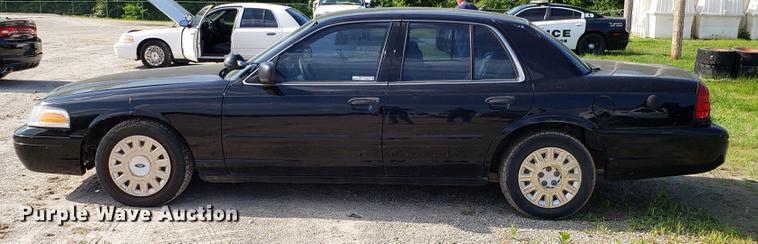 image for item EN9967 2004 Ford Crown Victoria Police Interceptor
