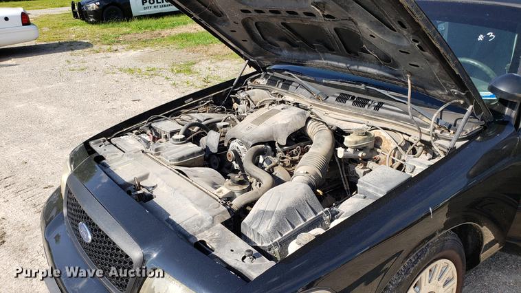 image for item EN9967 2004 Ford Crown Victoria Police Interceptor
