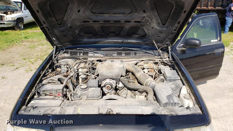 image for item EN9967 2004 Ford Crown Victoria Police Interceptor