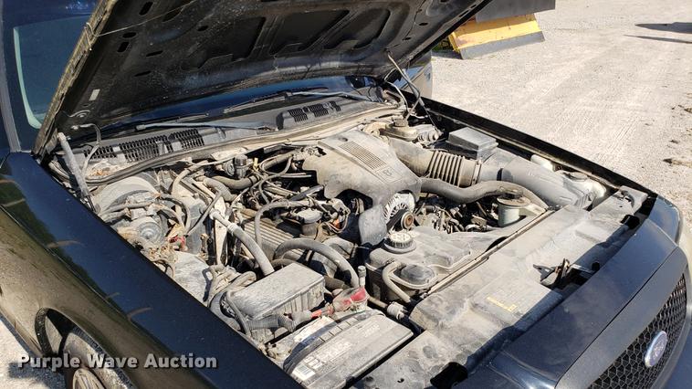 image for item EN9967 2004 Ford Crown Victoria Police Interceptor