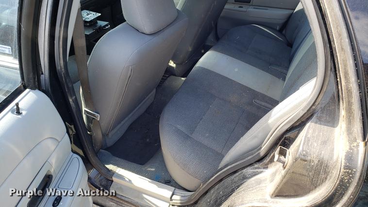 image for item EN9967 2004 Ford Crown Victoria Police Interceptor