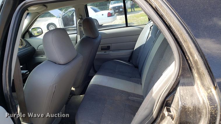 image for item EN9967 2004 Ford Crown Victoria Police Interceptor