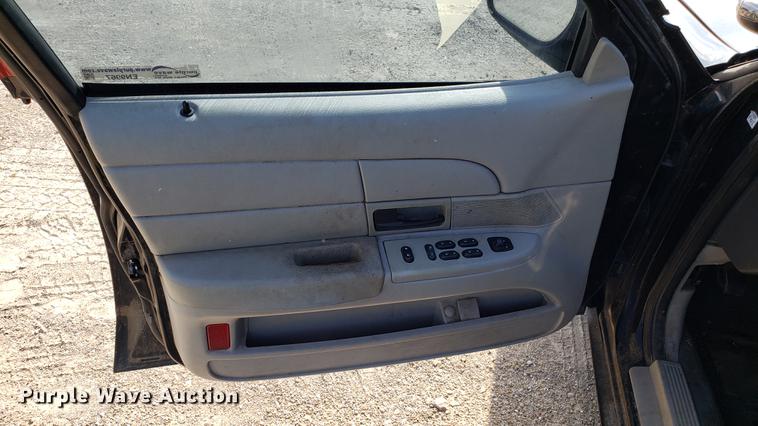 image for item EN9967 2004 Ford Crown Victoria Police Interceptor