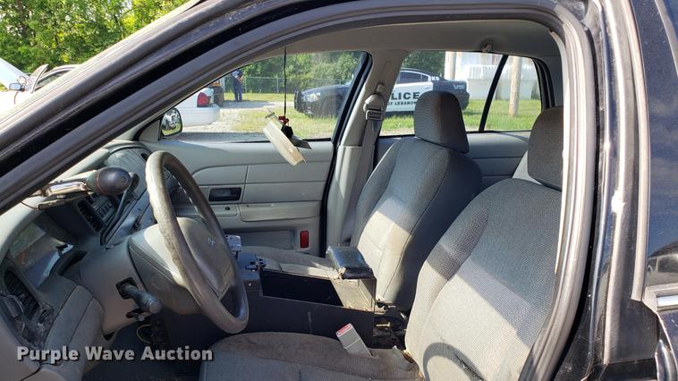 image for item EN9967 2004 Ford Crown Victoria Police Interceptor