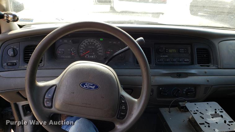 image for item EN9967 2004 Ford Crown Victoria Police Interceptor