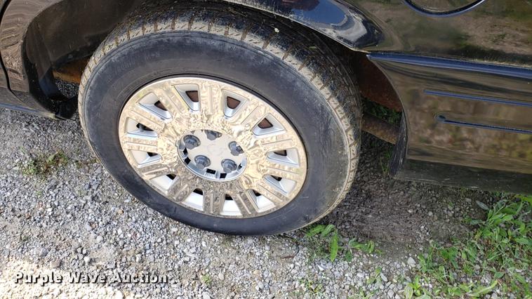 image for item EN9967 2004 Ford Crown Victoria Police Interceptor