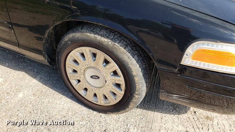 image for item EN9967 2004 Ford Crown Victoria Police Interceptor