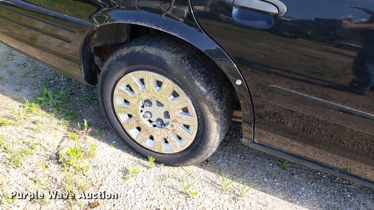 image for item EN9967 2004 Ford Crown Victoria Police Interceptor