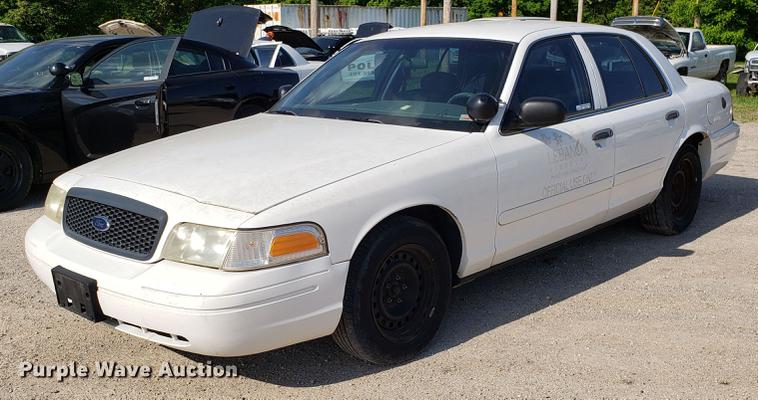 image for item EN9970 2001 Ford Crown Victoria Police Interceptor