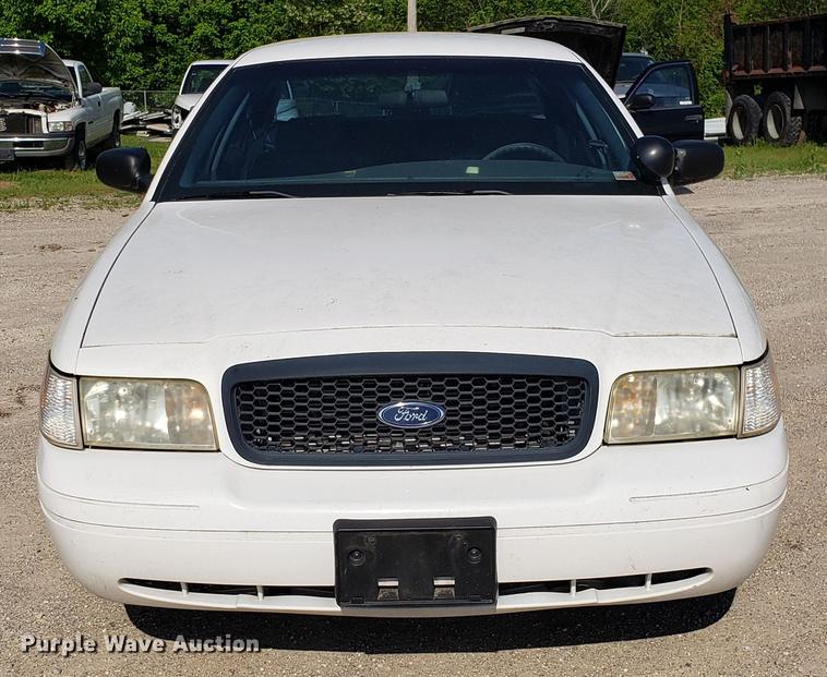 image for item EN9970 2001 Ford Crown Victoria Police Interceptor