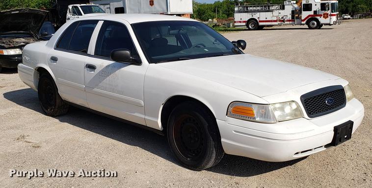 image for item EN9970 2001 Ford Crown Victoria Police Interceptor