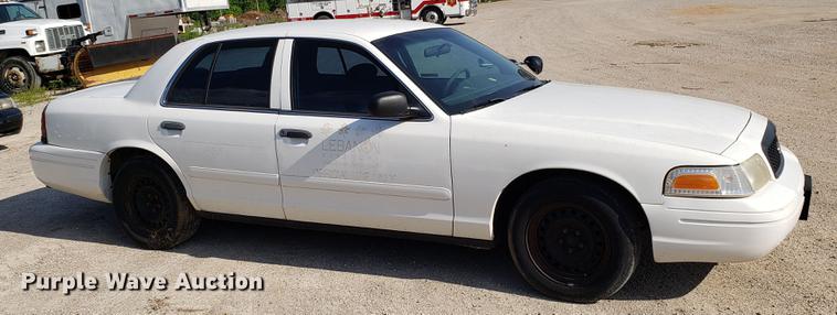 image for item EN9970 2001 Ford Crown Victoria Police Interceptor