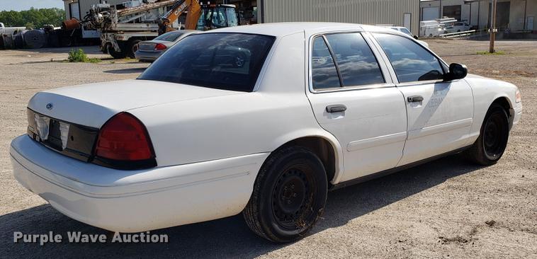 image for item EN9970 2001 Ford Crown Victoria Police Interceptor