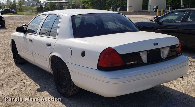 image for item EN9970 2001 Ford Crown Victoria Police Interceptor